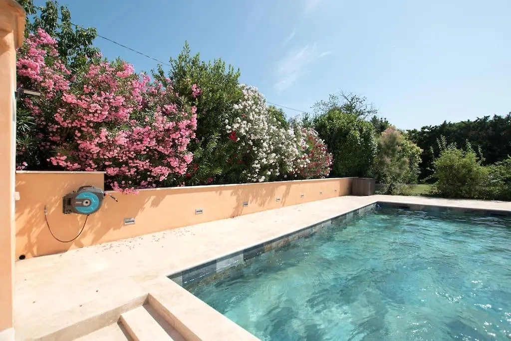 Holiday home Clos Des Griottes, Clim Jacuzzi Parking Arles